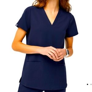 Figs casma three-pocket scrub top in Navy